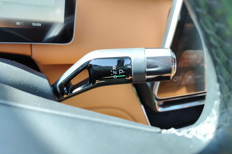 Used Geely Galaxy LEVC L380 2024 140-Degree 8-Seater Four-Wheel Drive Max