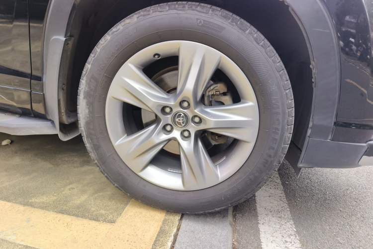 Used Toyota Highlander 2017 2.0T Four-Wheel Drive Luxury Edition 7 Seats