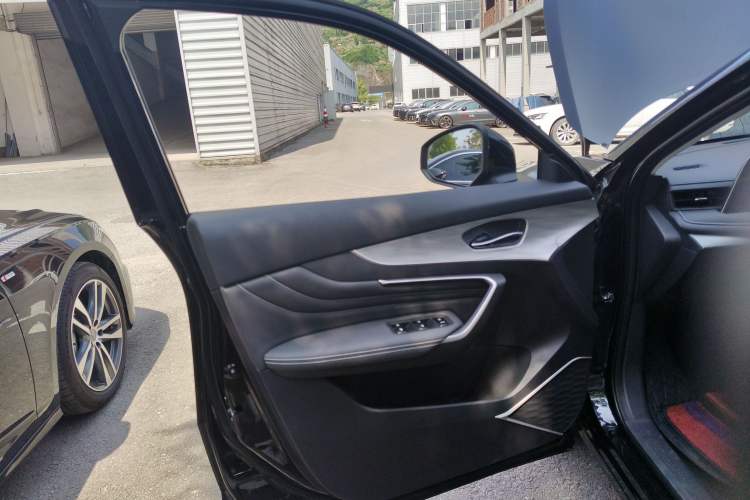 Used Venucia V DD-i 2025 Orca 150km Joyful Journey Edition