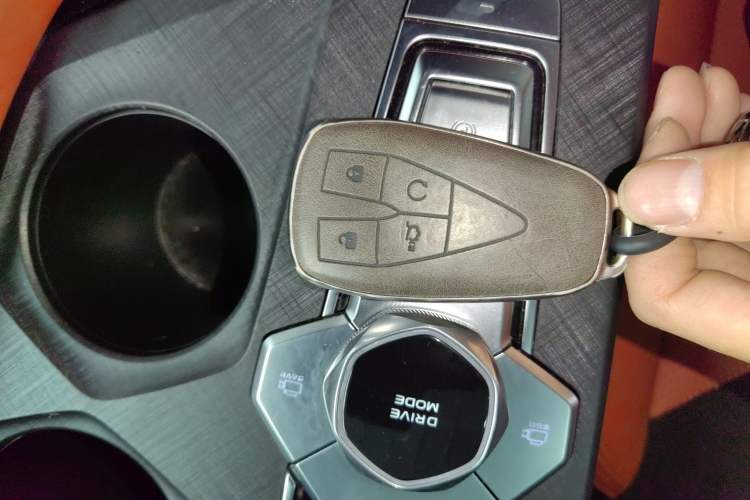 Used CHANGAN UNI-V 2024 2.0T Classic Sport Edition
