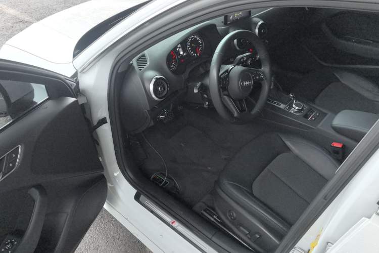 Used Audi A3 2020 Sportback 35 TFSI Fashion Edition China VI Emission Standard Driver Seat