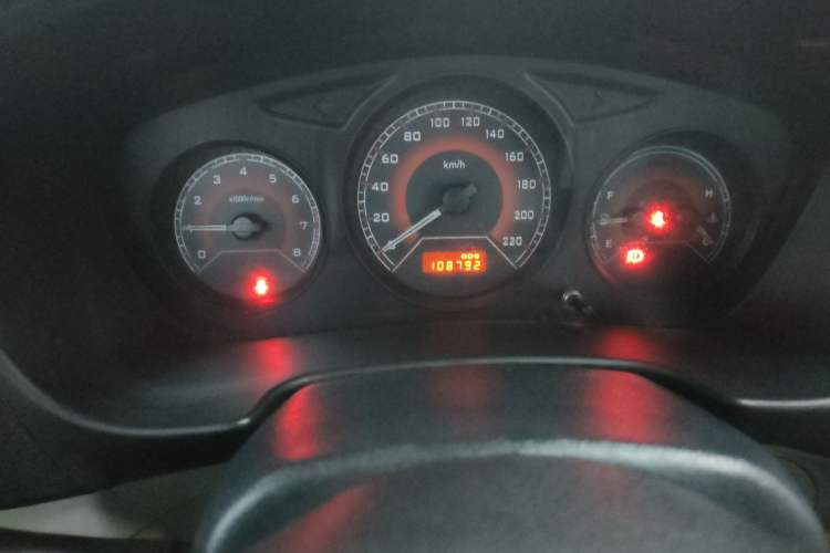 Used Soueast V3 Lingyue 2014 1.5L Manual Happiness Edition Odometer Close Up