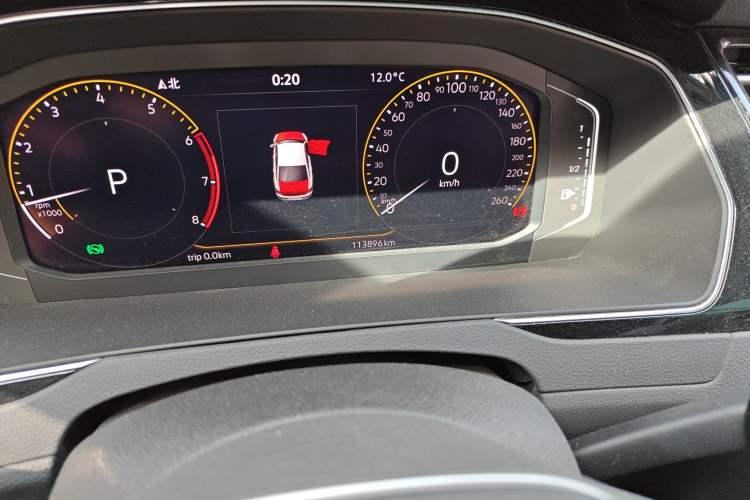 Used Volkswagen Magotan 2020 330TSI DSG Luxury Edition Odometer Close Up