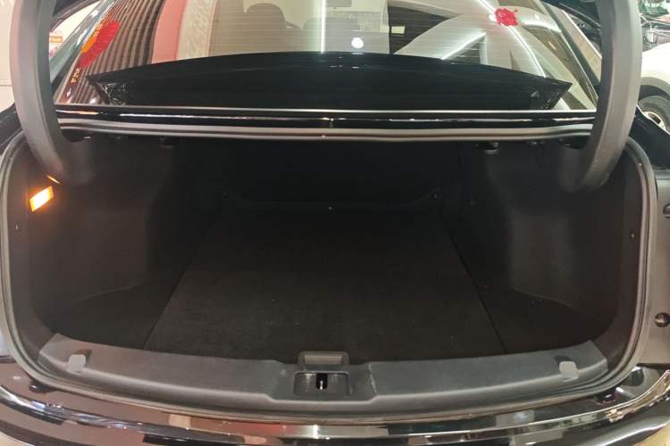 Used Hongqi E-QM5 2024 610 km PLUS Trunk