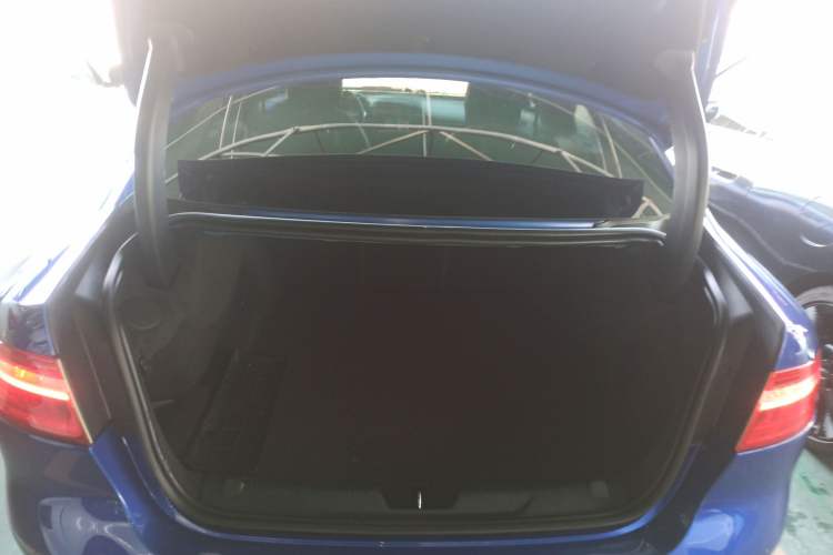 Used Jaguar XEL 2018 2.0T 200 PS LOVE Devotion Edition