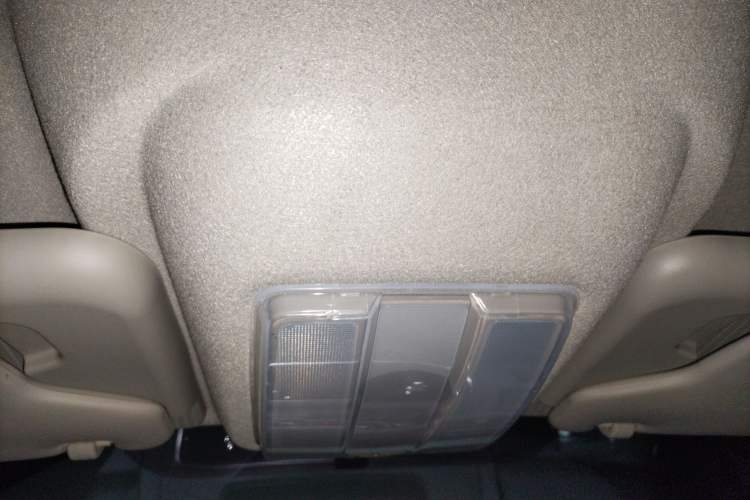 Used SAIC MAXUS Xintu V80 2021 2.0T AMT Classic City Distribution King Long Wheelbase Mid-Roof 3-Seater