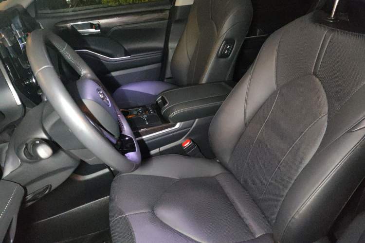 Used Toyota Highlander 2024 2.5L Smart Electric Hybrid Dual-Engine Four-Wheel Drive Prestige Version – 7 Seats Left Front Seat