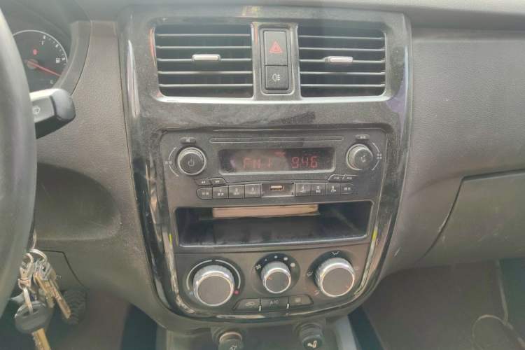 Used Wuling Rongguang V 2016 1.5L Standard Version
