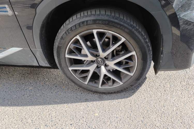 Used GAC Trumpchi GS8 2022 Linghang Series 2.0 TGDI Two-Wheel-Drive Luxury Smart Connectivity Version (7 Seats) Right Front Wheel Hub