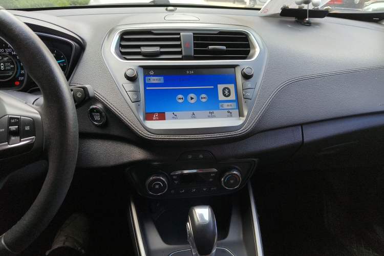 Used Ford Escort 2019 EcoBoost 125 Automatic Luxury Edition Audio And AC Panel