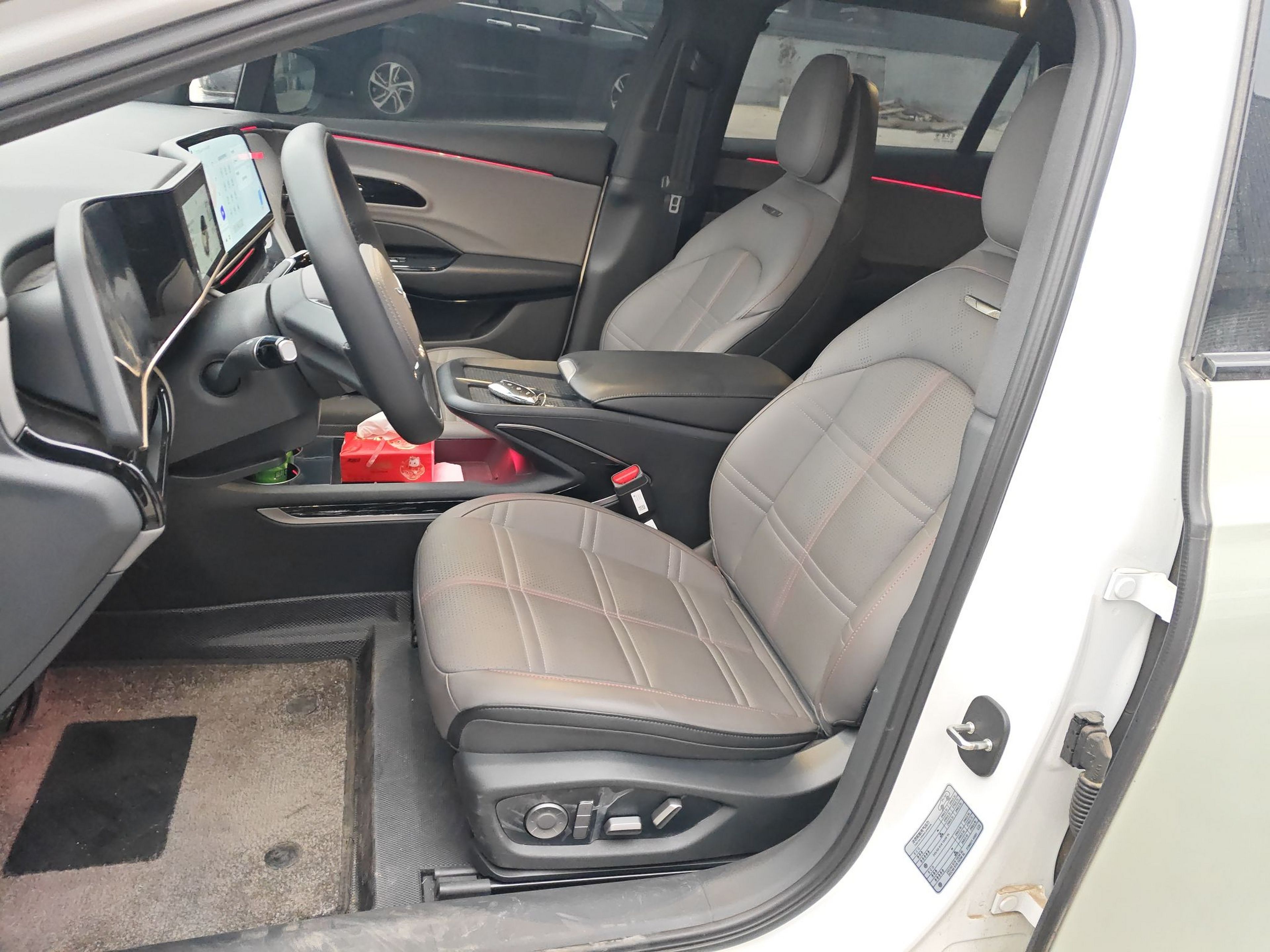 Переднее сиденье в автомобиле