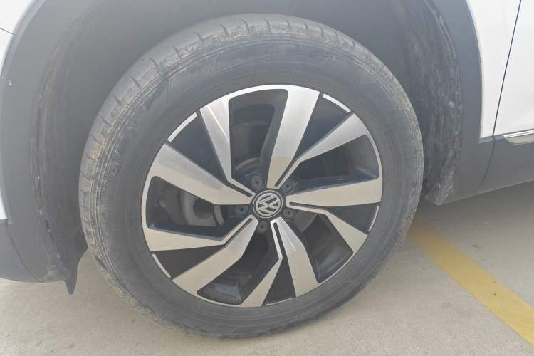 Used Volkswagen Tayron 2020 330TSI Two-Wheel Drive Luxury Smart Connectivity Version Left Front Wheel Hub