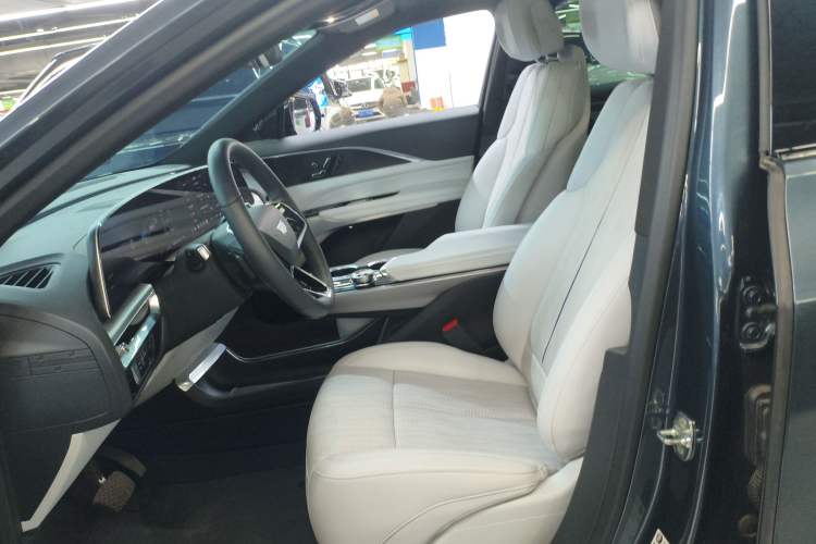 Used Cadillac LYRIQ 2024 Rear-Drive Standard Range Luxury Edition Left Front Seat