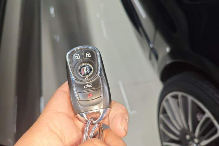 Used Buick GL8 2021 Land Cruiser Executive Class 652T Smart Luxury Model Vehicle Key