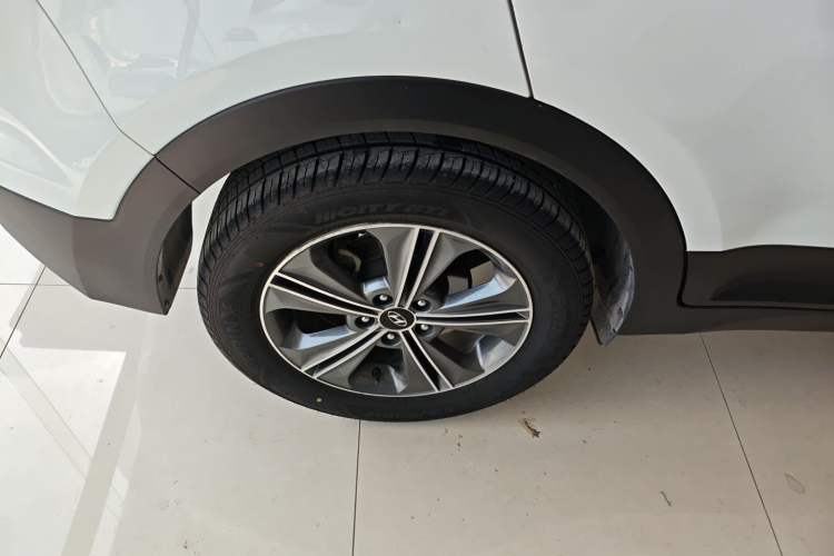 Used Hyundai ix25 2015 1.6L Automatic Two-Wheel Drive Smart GLS Trim Right Rear Wheel Hub