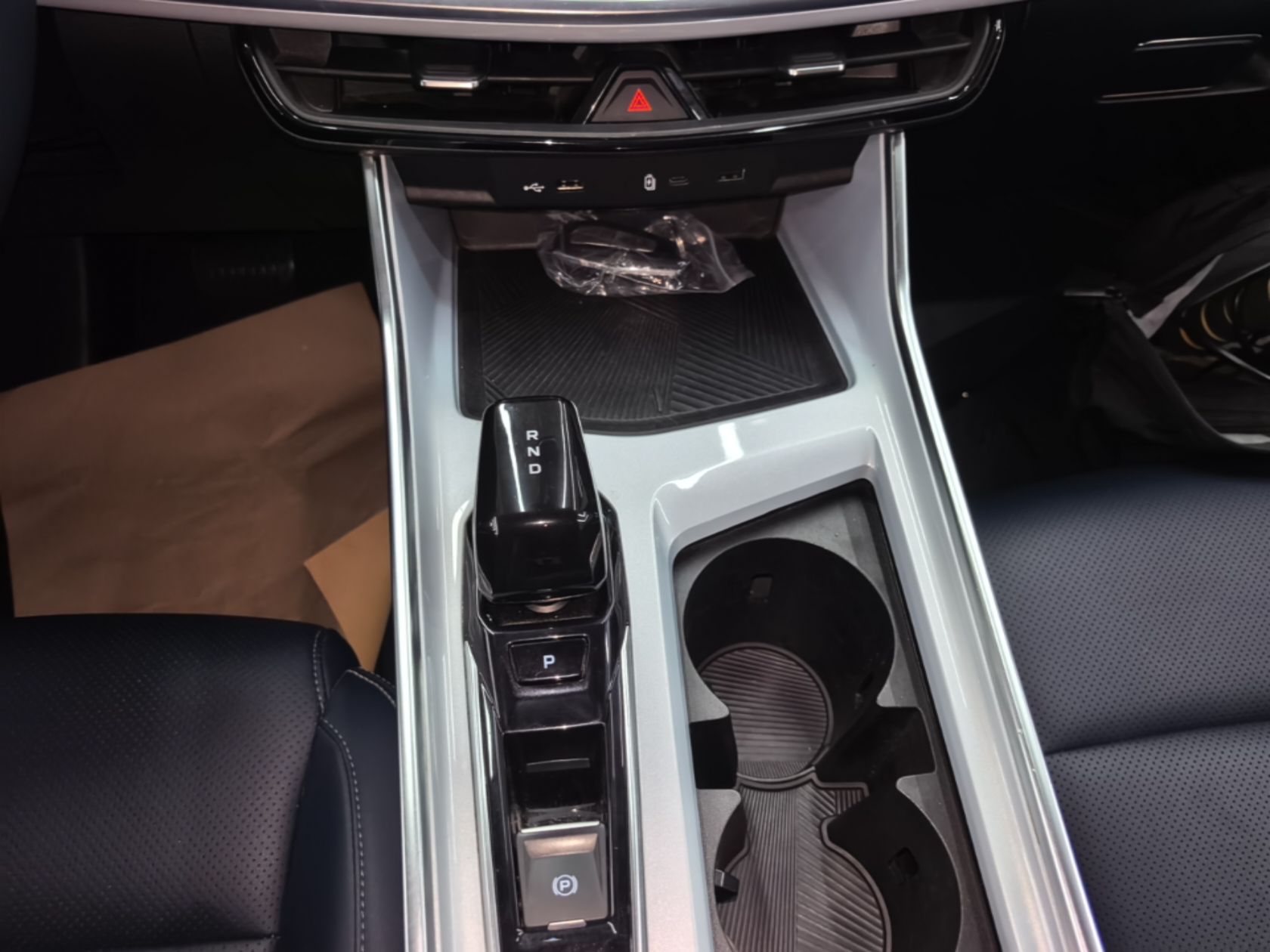 Geely Auto Jiajie 2023 Geely Jiaji L 1.5TD DCT Luxury Model - Luxury — снимка 16