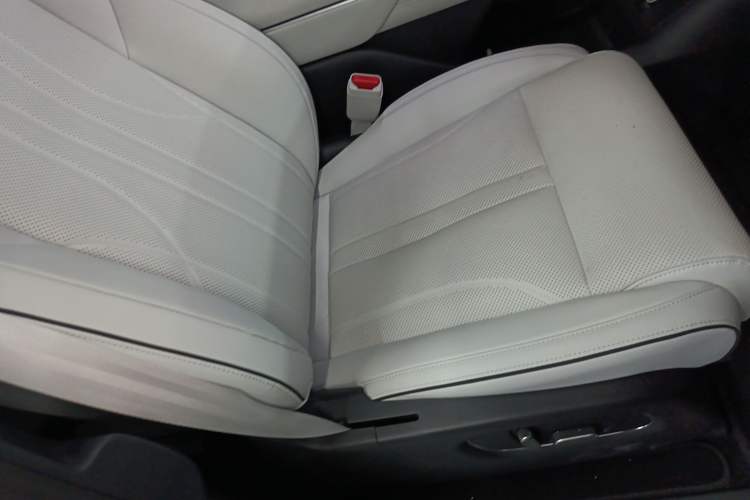 Used XPeng X9 2024 702 Ultra-Long Range Max Right Front Seat