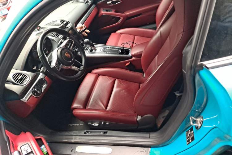 Used Porsche 718 2016 Cayman 2.0T
