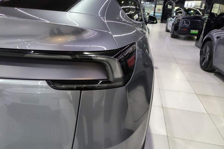 Used Tesla Model Y 2025 Rear-Wheel-Drive Version