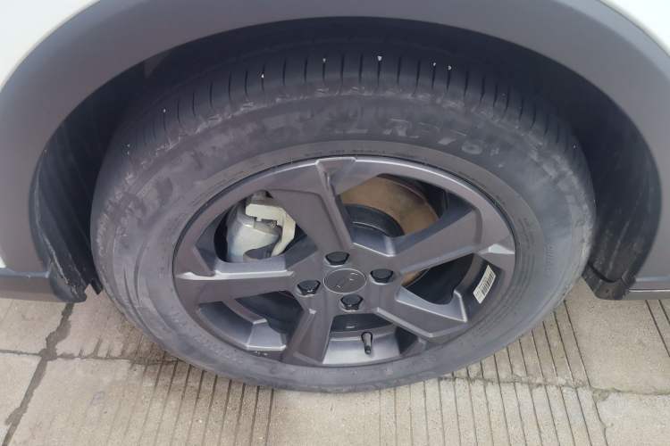 Used Geometry E Firefly 2024 401 km Fluorescent Left Front Wheel Hub