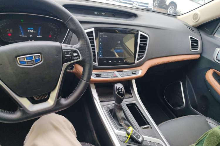 Used Geely Auto Vision X6 2018 1.4T CVT 4G Connected Luxury Version Center Console