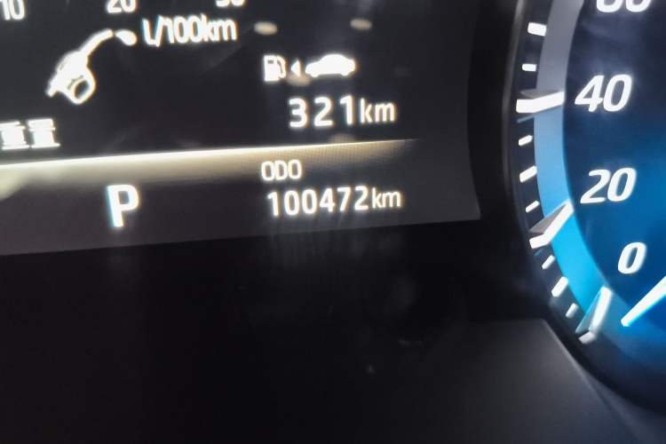 Used Toyota Highlander 2022 Dual-Engine 2.5L 4x4 Elite Edition 7-Seater Odometer Close Up