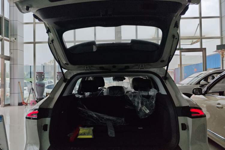 Used Baojun Yunhai 2024 140km Plug-in Hybrid Version Trunk