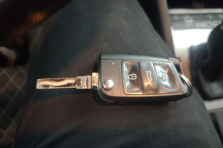 Used Skoda Octavia 2019 TSI280 DSG SmartDrive Luxury Edition China VI Vehicle Key