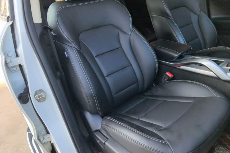 Used Geely Auto Emgrand X7 Sport 2016 2.0L Manual Smart Connect Version
