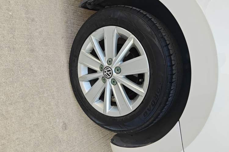 Used Volkswagen Jetta 2013 1.6L Automatic Comfort Model Right Front Wheel Hub