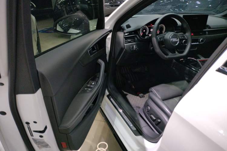 Used Audi A4L 2023 40 TFSI Luxury Dynamic Model
