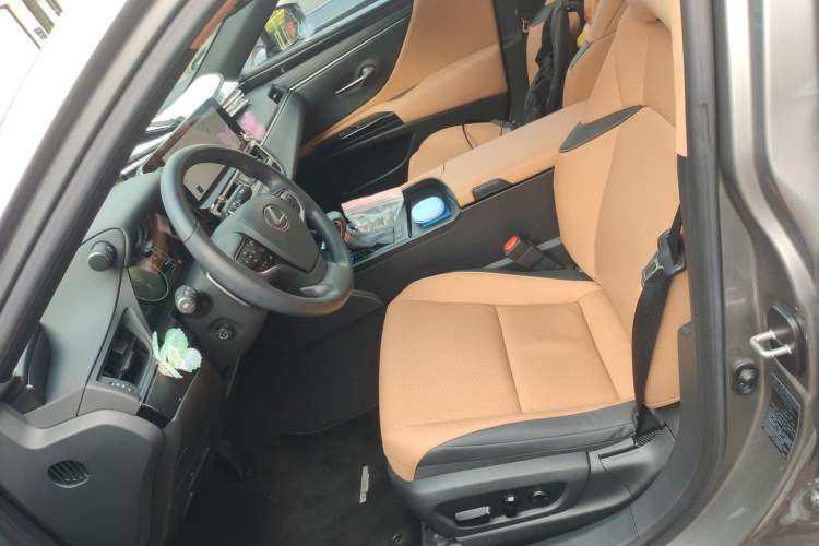 Used Lexus ES 2023 200 Excellence Edition Left Front Seat