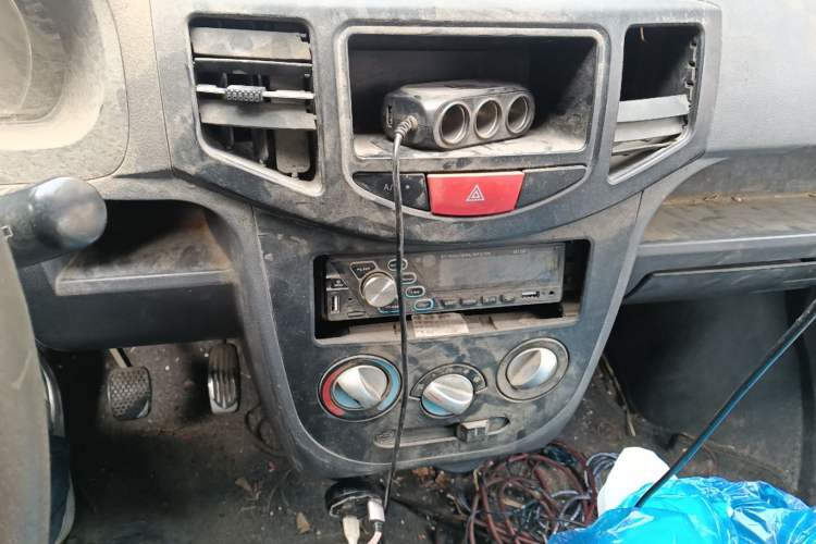 Used BAIC Weiwang 306 2013 1.2L Value Edition Basic CNG 7-seater A12 China IV
