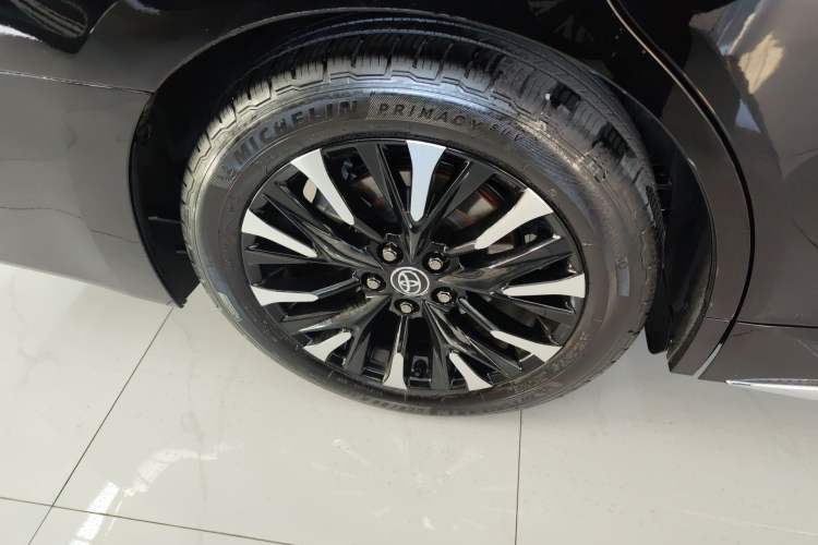 Used Toyota Alphard 2024 Dual-Engine 2.5L Deluxe Edition
