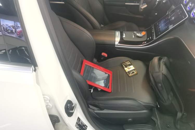 Used Mercedes-Benz C-Class 2024 Restyled C 200 L Sport Edition Right Front Seat