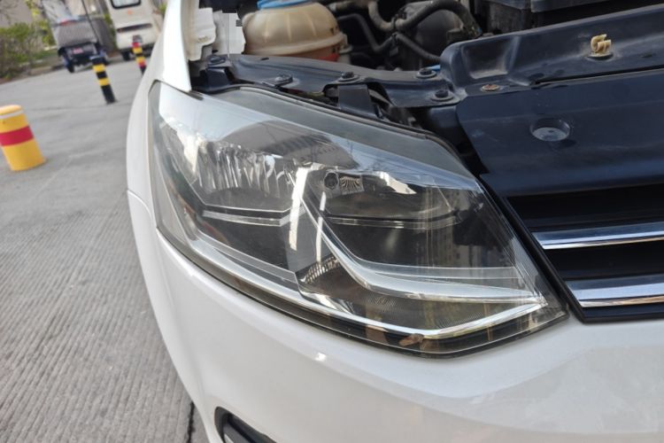 Used Volkswagen Polo 2014 1.4L Manual Comfort Edition Right Front Headlight