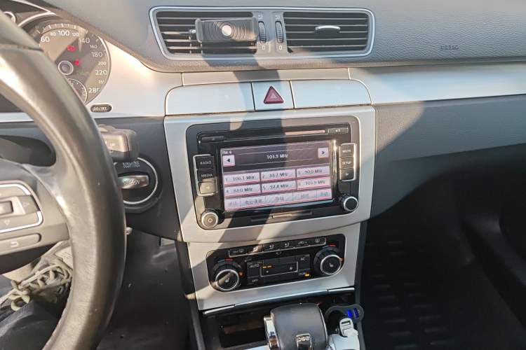 Used Volkswagen FAW-Volkswagen CC 2010 2.0 TSI Luxury Model Audio And AC Panel