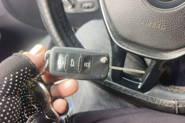 Used Volkswagen Sagitar 2015 230TSI Automatic Comfort Version Vehicle Key