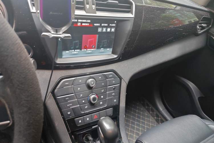 Used MG GS 2016 1.5TGI TST Luxury Edition Audio And AC Panel