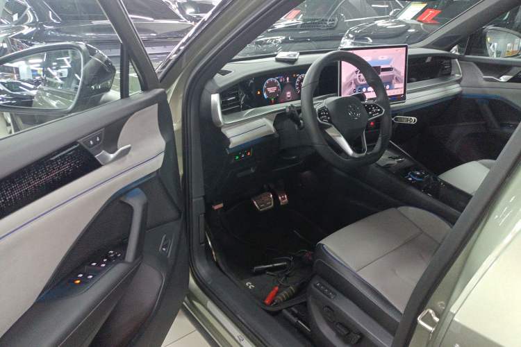 Used Volkswagen Tayron 2025 Tiguan L 380TSI 4Motion Luxury Easy Package
