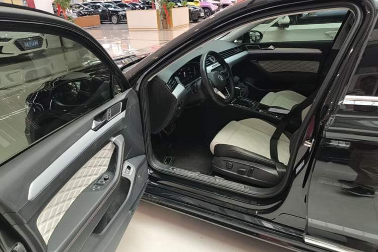 Used Volkswagen Magotan 2023 2 Million Units Commemorative Edition 330TSI DSG Luxury Version
