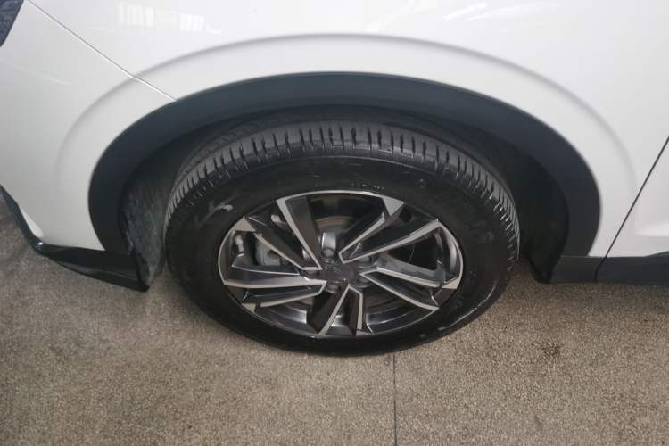 Used Geely Auto Coolray 2023 1.5T DCT Platinum Edition Left Front Wheel Hub