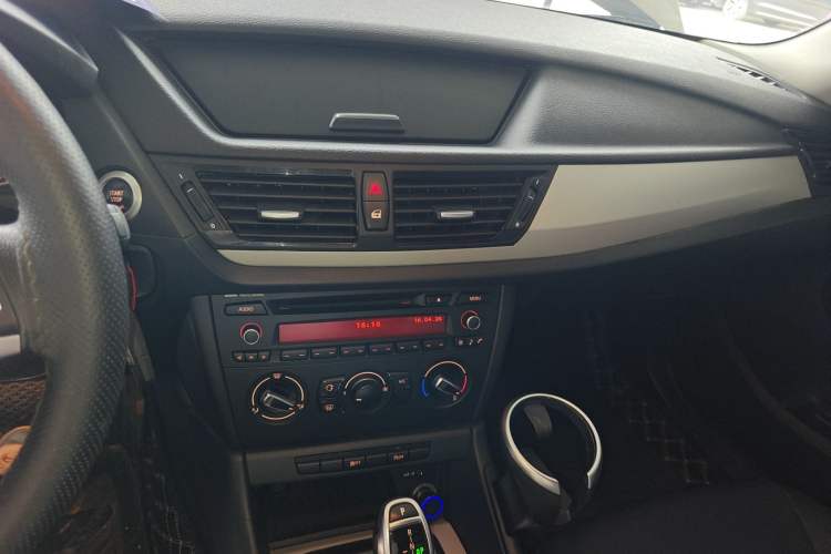 Used BMW X1 2014 sDrive18i Fashion Model Audio And AC Panel