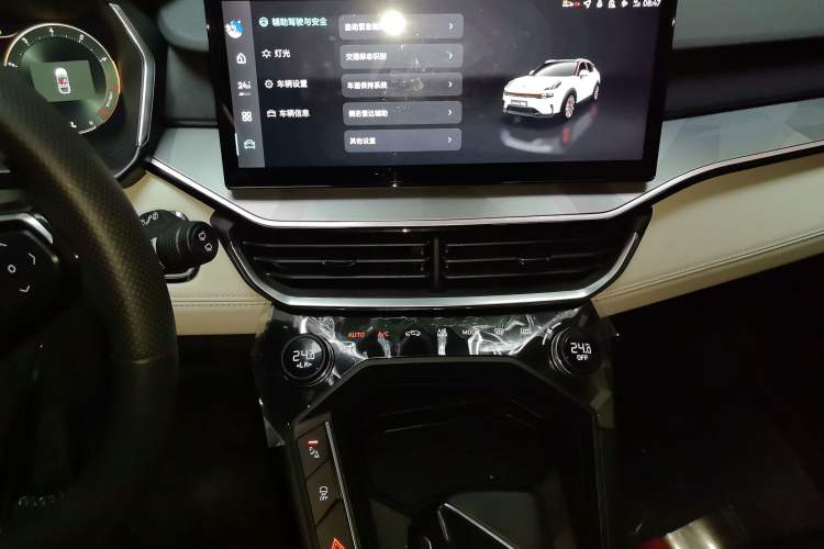 Used Lynk & Co 06 2023 Remix 1.5T Shero Audio And AC Panel