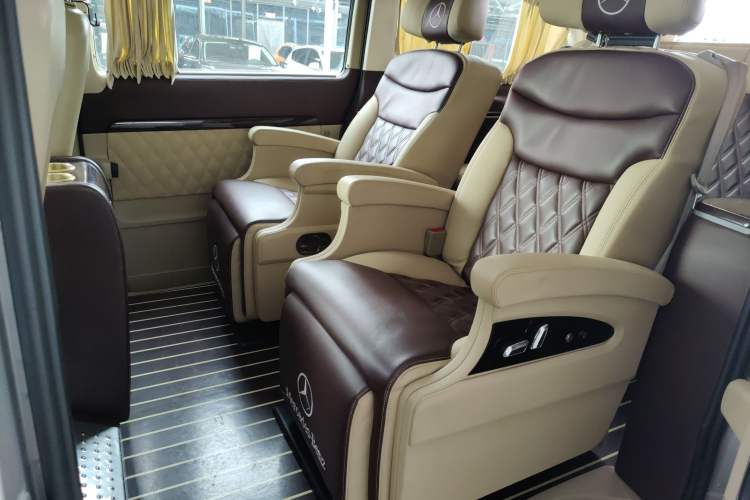 Used Mercedes-Benz Viano 2013 3.0L Comfort Edition
