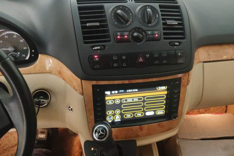 Used Mercedes-Benz Viano 2013 3.0L Hospitality Edition Audio And AC Panel