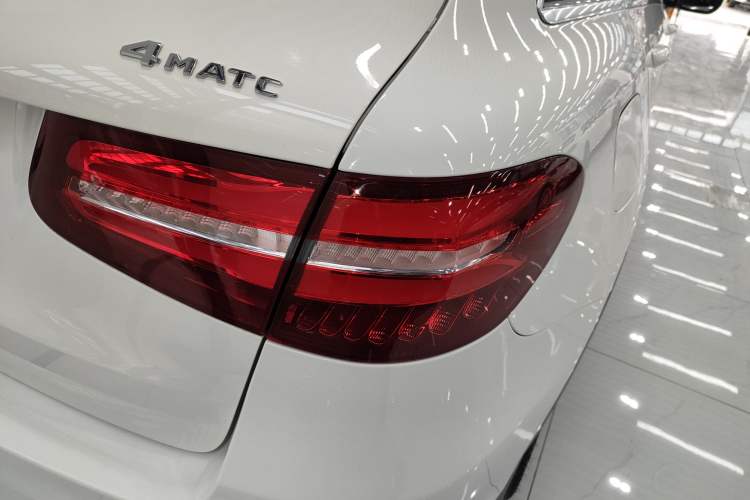 Used Mercedes-Benz GLC 2018 GLC 260 4MATIC Luxury Model