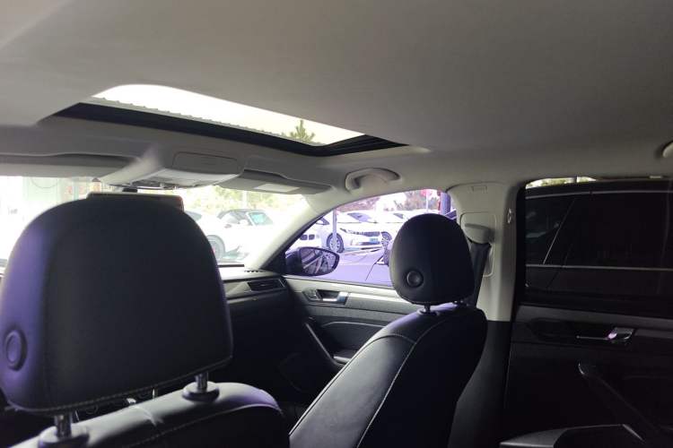 Used Volkswagen Passat 2017 330TSI DSG Luxury Edition Headliner