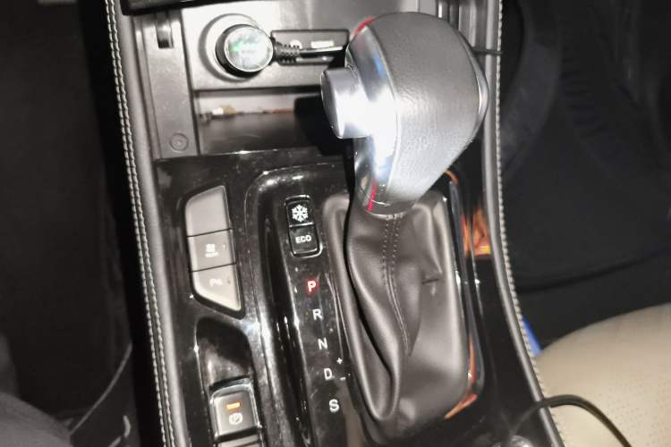 Used Baojun 730 2019 1.5T CVT Flagship Version 7 Seats China V Emission Standard Gear Lever