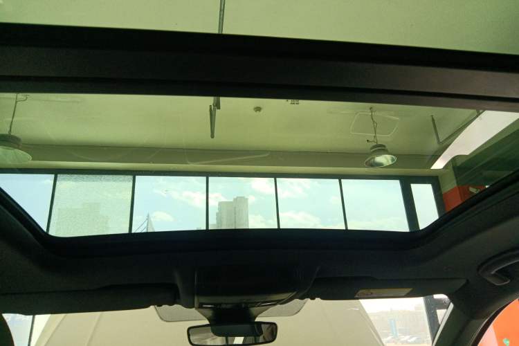 Used Volkswagen T-ROC 2023 300TSI DSG Two-Wheel-Drive Chen Guang Edition
